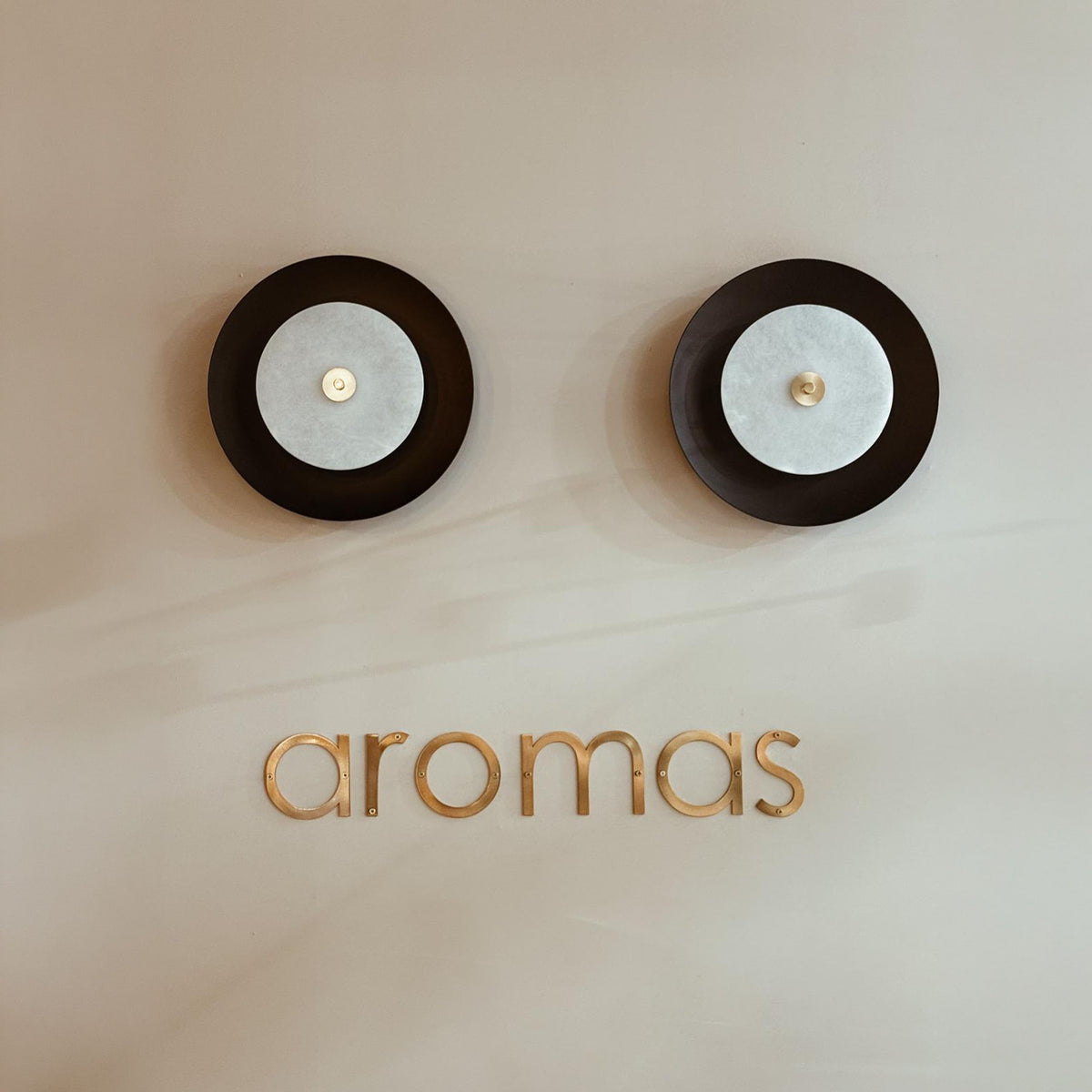 Aromas Coss Alabaster LED-væglampe