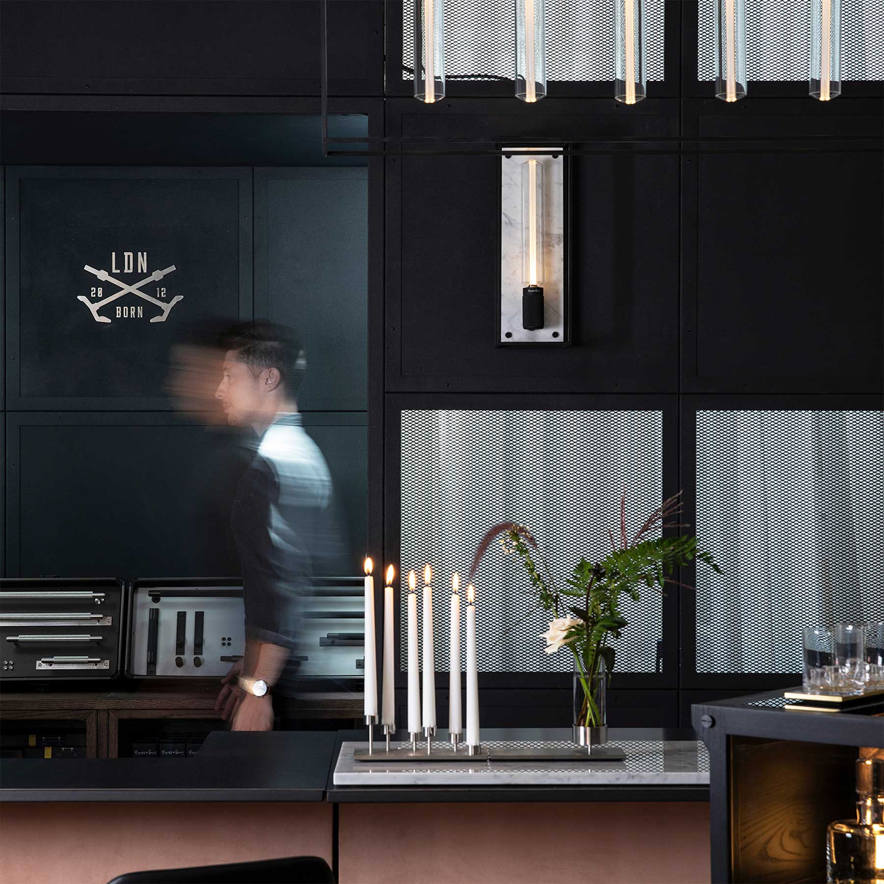 Buster & Punch E27 Caged nástěnné mramorové svítidlo