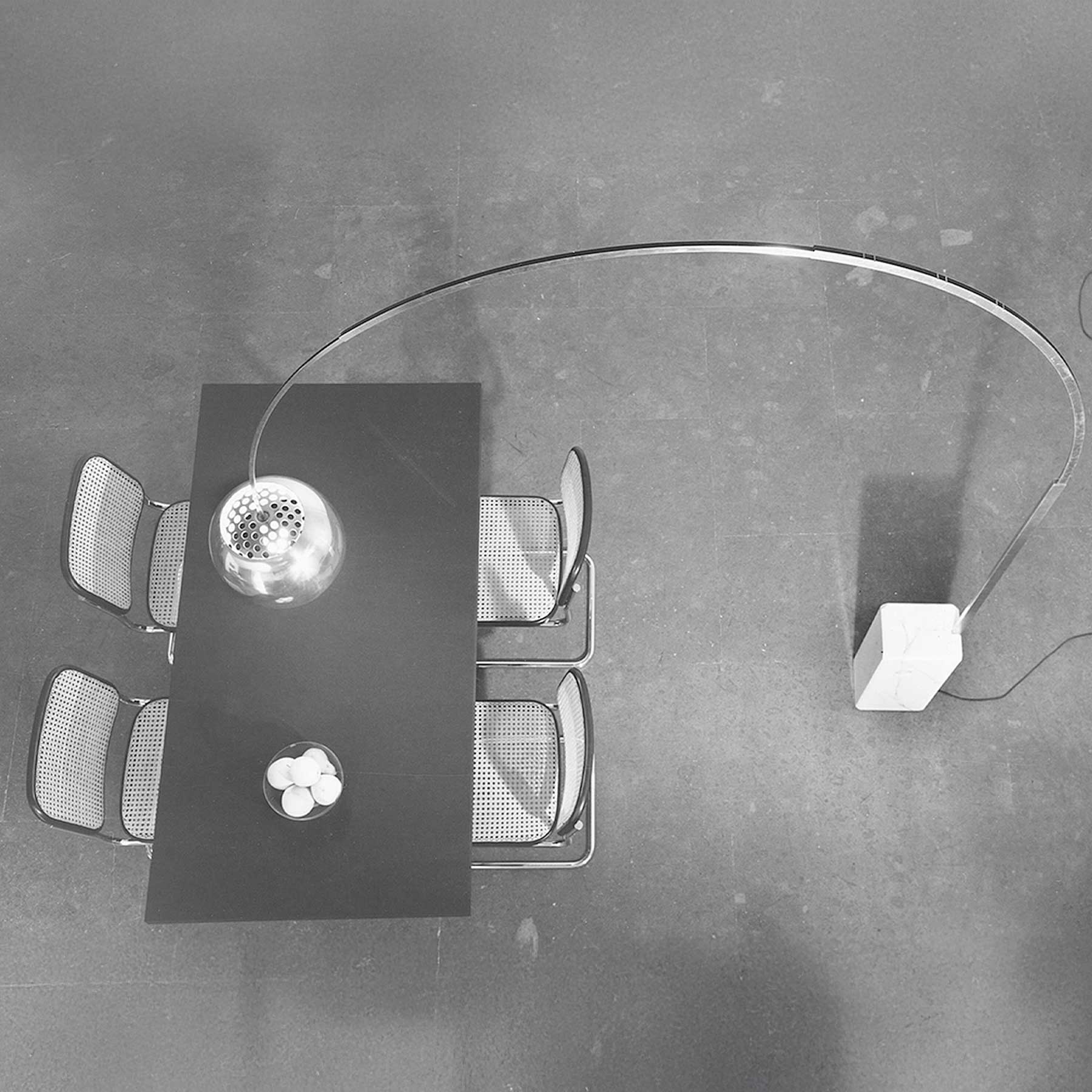 Flos Arco LED ikonická oblouková lampa