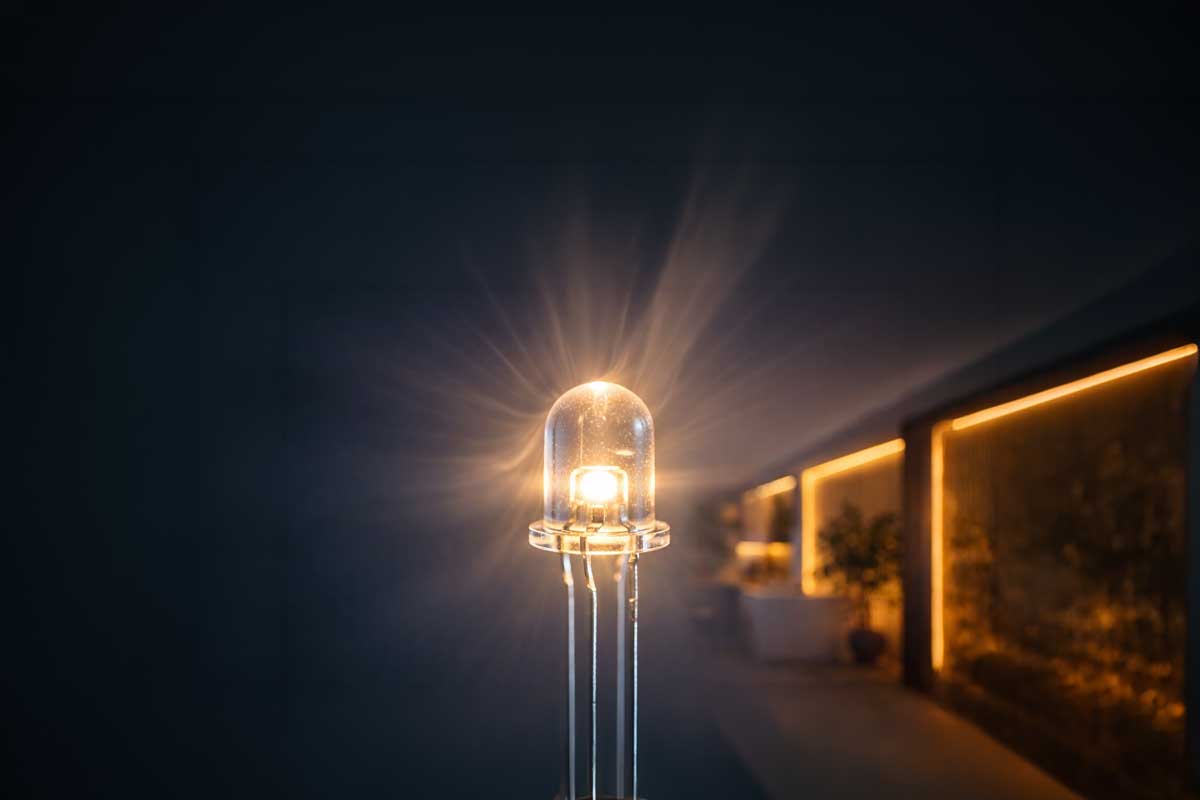 LED dioda detail – jak funguje LED technologie a výroba světla elektroluminiscencí