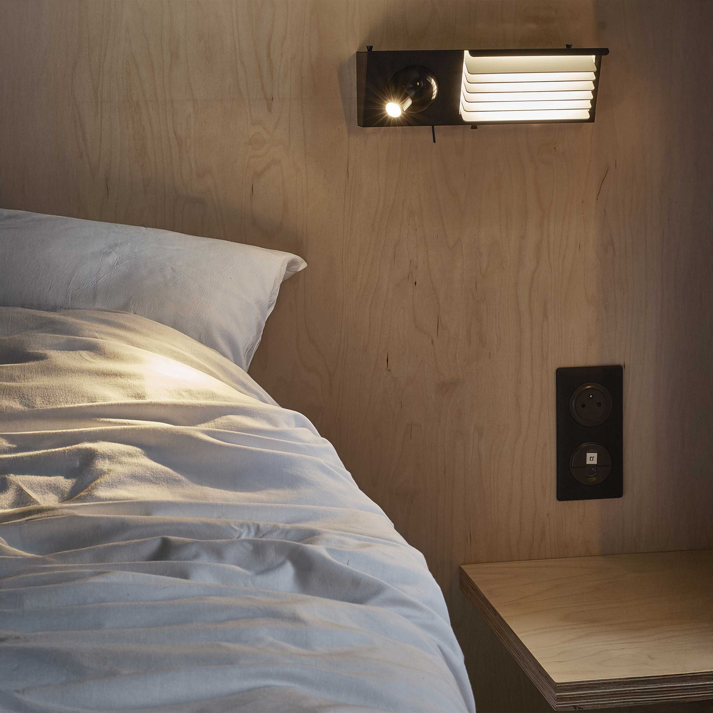 DCW éditions Biny LED nástěnné svítidlo k posteli