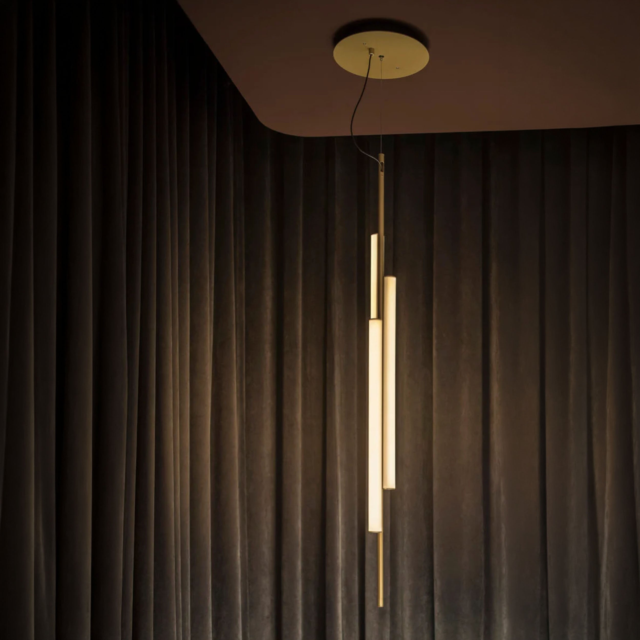 Marset Ambrosia V3 LED, guldfarvet, indbygget, hængende, lodret lampe